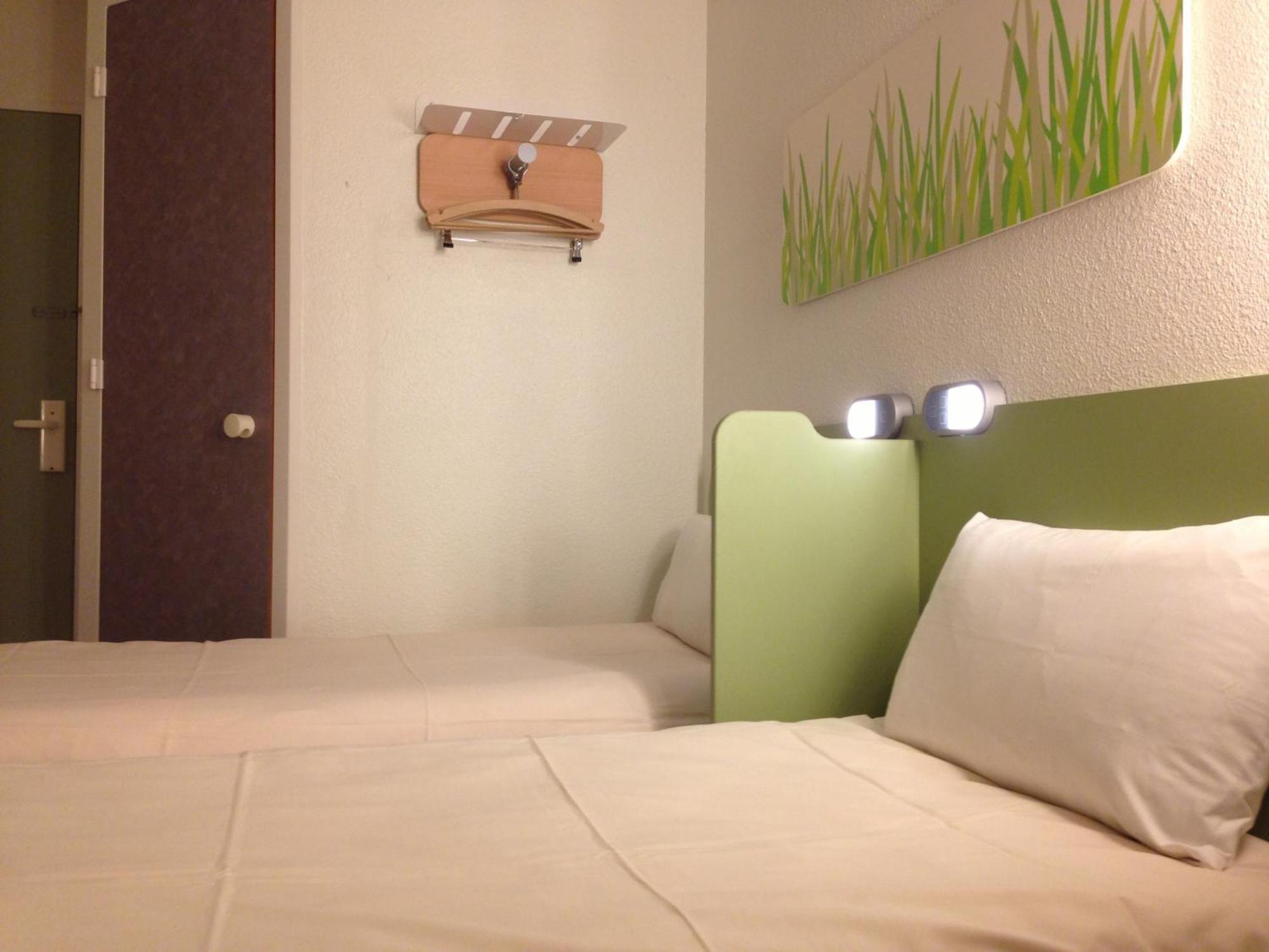 Ibis Budget Caen Centre Gare Exterior foto